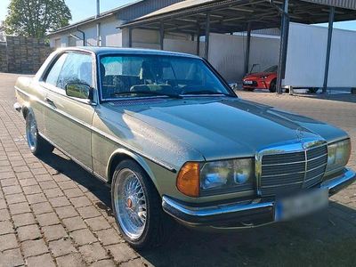 Brugt Mercedes 230 136 HK (100 kW) 1981 Grøn Coupe