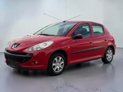 Gebraucht Peugeot 206+ Basis 60 PS (44 kW) 2009 Rot Kleinwagen