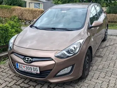 Gebraucht Hyundai i30 Edition 99 PS (72 kW) 2014 Braun Limousine