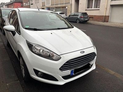 Weiß Gebraucht 2014 Ford Fiesta Trend Limousine | 4.900 € (Guter Preis)