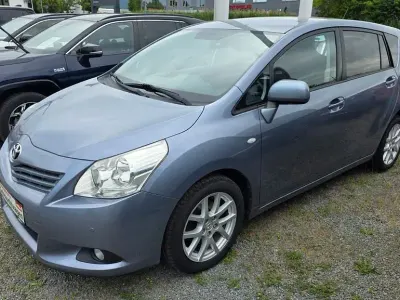 Gebraucht Toyota Verso Travel 147 PS (108 kW) 2012 Blau Van / Kleinbus