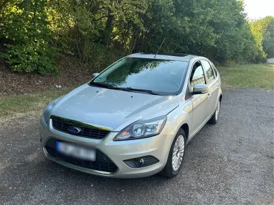 Gebraucht Ford Focus 105 PS (77 kW) 2010 Grau Limousine