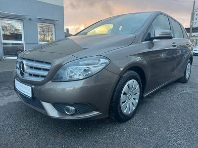 Grau Gebraucht 2012 Mercedes B180 Van / Kleinbus | 11.999 € (Guter Preis)