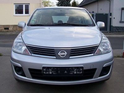 Gebraucht Nissan Tiida Visia 110 PS (80 kW) 2009 New silver (m) Kleinwagen