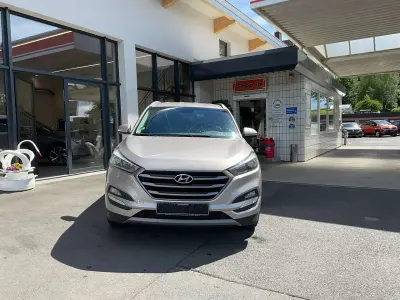 Gebraucht Hyundai Tucson Style 136 PS (100 kW) 2016 White sand / met SUV