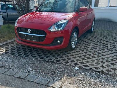 Gebraucht Suzuki Swift Comfort 83 PS (61 kW) 2023 Rot Kleinwagen