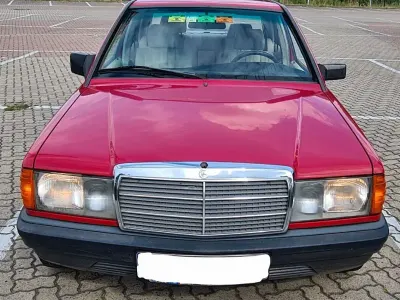 Gebraucht Mercedes 190 122 PS (89 kW) 1983 Rot Limousine