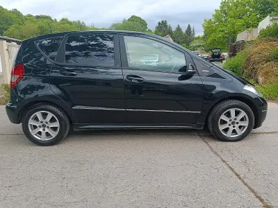 Gebraucht Mercedes A180 109 PS (80 kW) 2012 Schwarz Kleinwagen