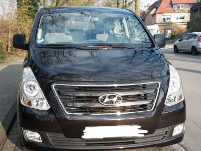 Gebraucht Hyundai H-1 136 PS (100 kW) 2017 Braun Van / Kleinbus