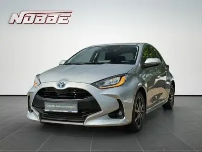 Gebraucht Toyota Yaris Basis 116 PS (85 kW) 2023 Shimmering silver metallic Kleinwagen