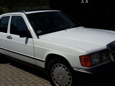 Weiß Gebraucht 1986 Mercedes 190 Limousine | 7.900 €