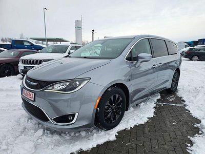 Grau Gebraucht 2019 Chrysler Pacifica Van / Kleinbus | 24.990 € (Etwas zu teuer)