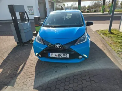 Gebraucht Toyota Aygo X-cite 69 PS (50 kW) 2015 Blau Kleinwagen