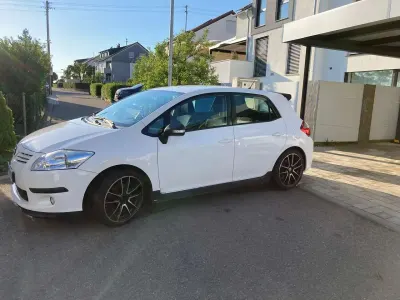 Gebraucht Toyota Auris Executive 132 PS (97 kW) 2012 Weiß Limousine