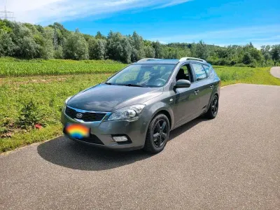 Gebraucht Kia Ceed Sportswagon 90 PS (66 kW) 2011 Grau Kombi