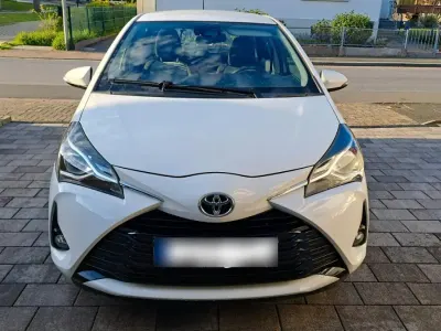 Usata Toyota Yaris 111 CV (81 kW) 2017 Bianco Utilitaria