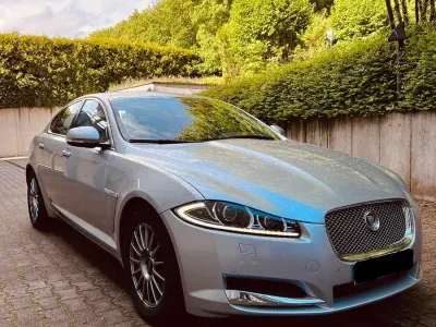 Begagnad Jaguar XF Premium Luxury 241 HK (177 kW) 2012 Silver Sedan
