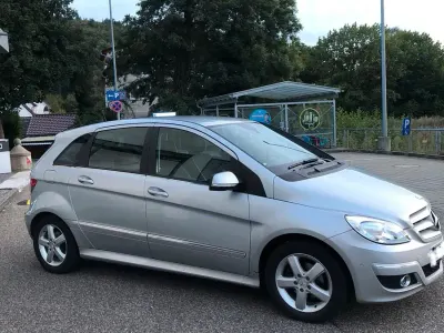 Gebraucht Mercedes B180 116 PS (85 kW) 2010 Grau Van / Kleinbus