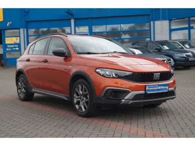 Gebraucht Fiat Tipo Cross 101 PS (74 kW) 2021 Orange (metallic) Kombi