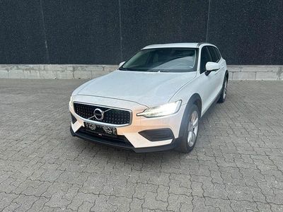 Weiß Gebraucht 2019 Volvo V60 CC Pro Kombi | 16.600 € (Etwas zu teuer)