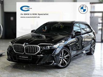 Gebraucht BMW 520 M Sport 197 PS (144 kW) 2025 Saphirschwarz Kombi