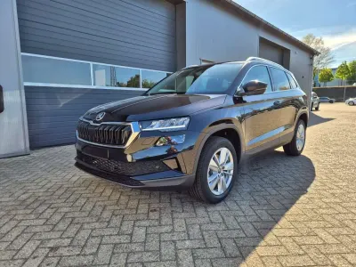 Neu Skoda Karoq Selection 150 PS (110 kW) 2026 Black magic metallic SUV