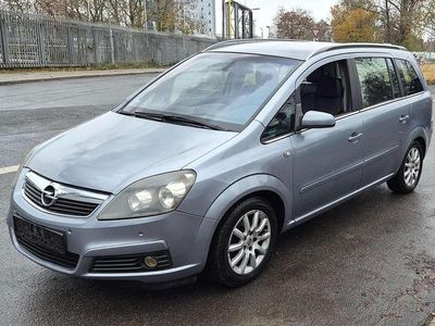 Silber Gebraucht 2006 Opel Zafira Edition Van / Kleinbus | 2.350 € (Guter Preis)