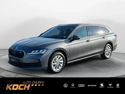 Gebraucht Skoda Superb Essence 150 PS (110 kW) 2025 Graphitegrau metallic Kombi