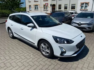 Gebraucht Ford Focus Cool & Connect 120 PS (88 kW) 2020 Weiß Kombi