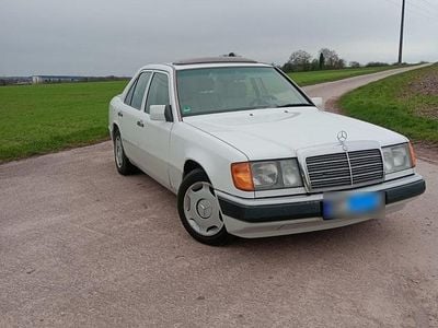 Usata Mercedes E260 160 CV (117 kW) 1990 Bianco Berlina