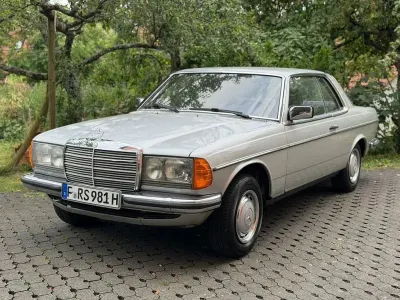 Gebraucht Mercedes 230 133 PS (97 kW) 1981 Silber Limousine