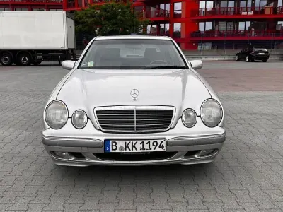 Gebraucht Mercedes E270 Elegance 170 PS (125 kW) 2002 Silber Limousine