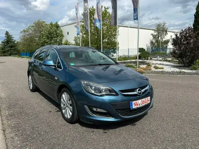 Używany Opel Astra Innovation 140 KM (102 kW) 2012 Niebieski Kombi