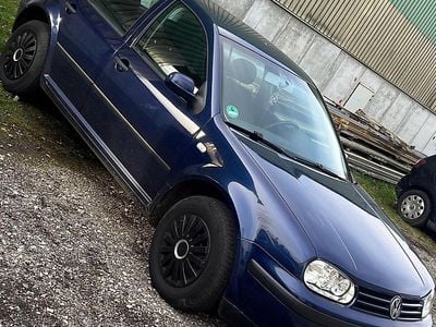 Blau Gebraucht 2003 VW Golf IV Kleinwagen | 2.999 € (Etwas zu teuer)