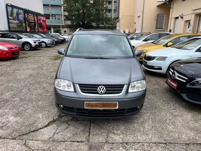 Grau Gebraucht 2005 VW Touran Highline Van / Kleinbus | 2.990 € (Etwas zu teuer)