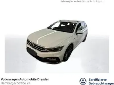 Gebraucht VW Passat Business 200 PS (147 kW) 2023 Gletscherweiß metallic Kombi