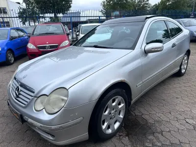 Gebraucht Mercedes C180 129 PS (94 kW) 2001 Silber Coupé