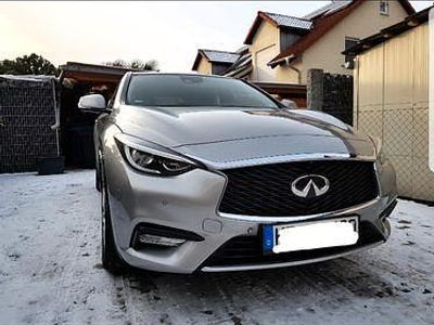 Silber Gebraucht 2016 Infiniti Q30 Premium Limousine | 18.990 € (Fairer Preis)