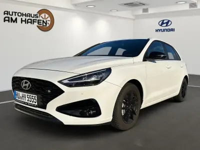 Gebraucht Hyundai i30 Advantage 101 PS (74 kW) 2024 Atlas white / sol Limousine