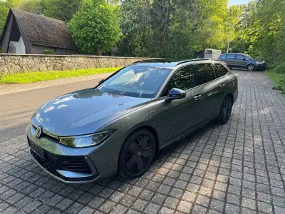 Neu VW Passat R-line 272 PS (200 kW) 2025 Grau Kombi