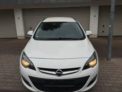 Używany Opel Astra Eco 110 KM (80 kW) 2015 Biały Kombi