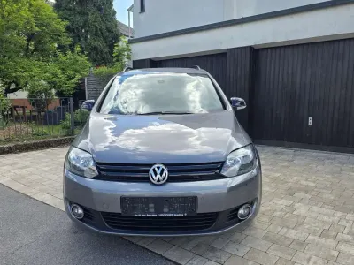 Gebraucht VW Golf VII Match 102 PS (75 kW) 2012 United grey metallic Kleinwagen