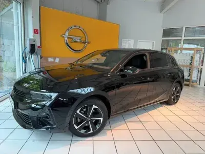 Gebraucht Opel Astra 131 PS (96 kW) 2024 Schwarz Kleinwagen