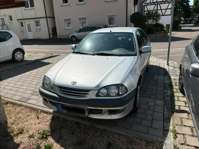 Gebraucht Toyota Avensis T2 110 PS (80 kW) 1998 Silber Kleinwagen