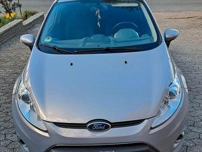 Gebraucht Ford Fiesta Titanium 82 PS (60 kW) 2011 Silber Kleinwagen
