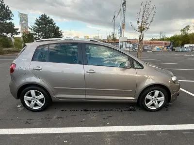 Używany VW Golf Plus Cross 105 KM (77 kW) 2010 Andere farben Minivan
