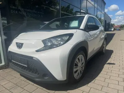 Gebraucht Toyota Aygo X X-play 72 PS (52 kW) 2023 Super white 2 SUV