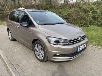 Second-hand VW Touran IQ Drive 116 CP (85 kW) 2019 Bej Monovolum