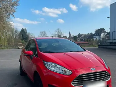 Gebraucht Ford Fiesta 100 PS (73 kW) 2013 Rot Kleinwagen