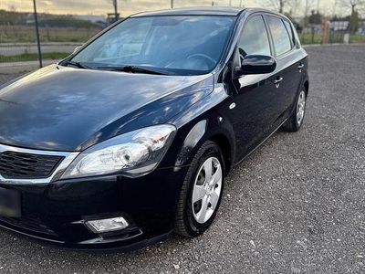 Usado Kia Ceed Vision 90 CV (66 kW) 2011 Negro Utilitario